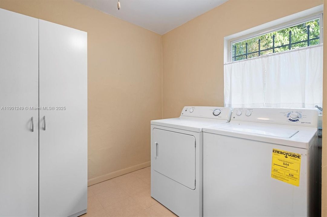 Recently Sold: $528,000 (2 beds, 1 baths, 1156 Square Feet)