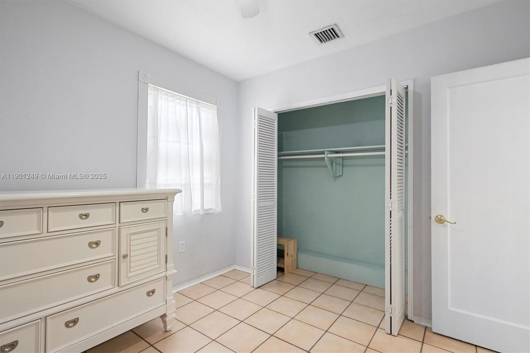 Recently Sold: $528,000 (2 beds, 1 baths, 1156 Square Feet)