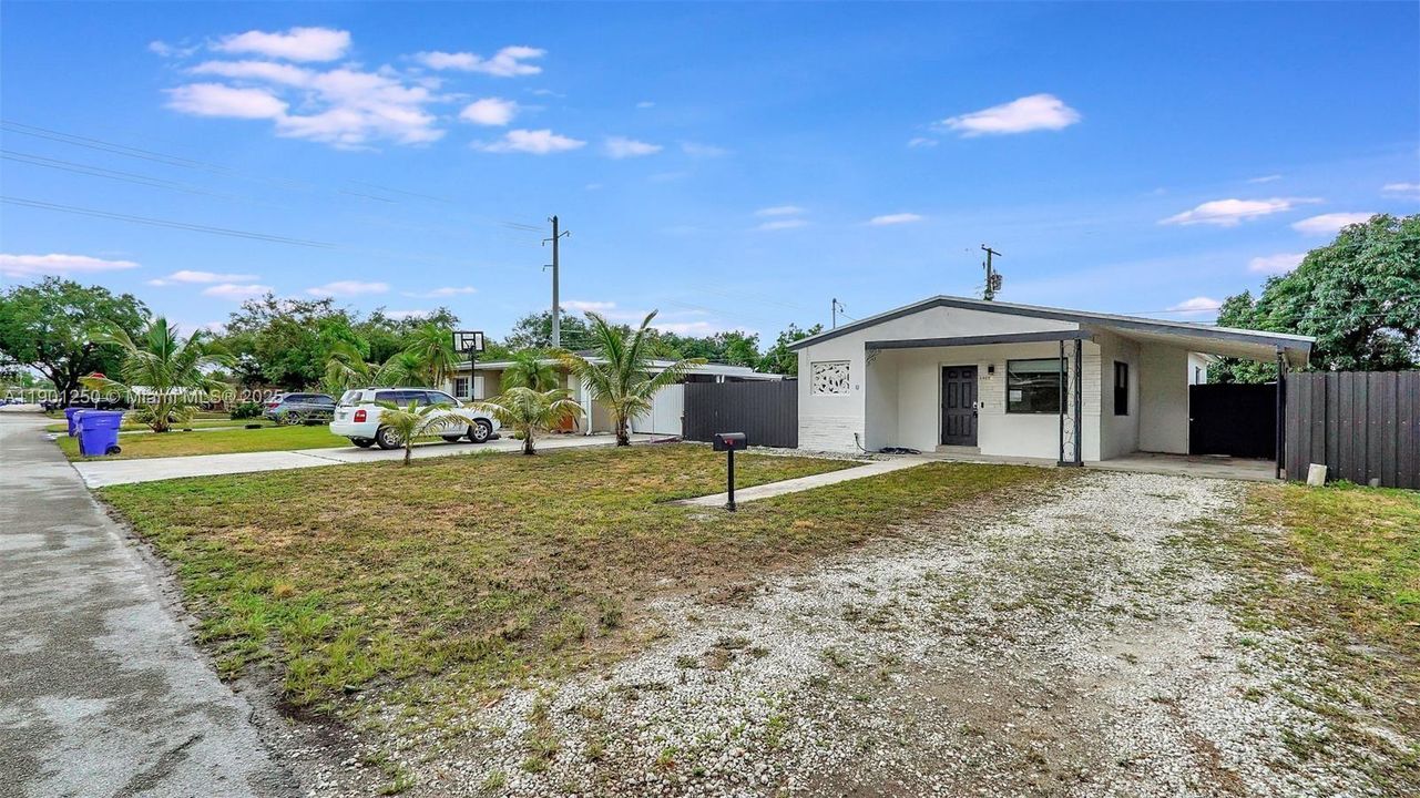 В аренду: $2,700 (2 спален, 1 ванн, 1000 Квадратных фут)