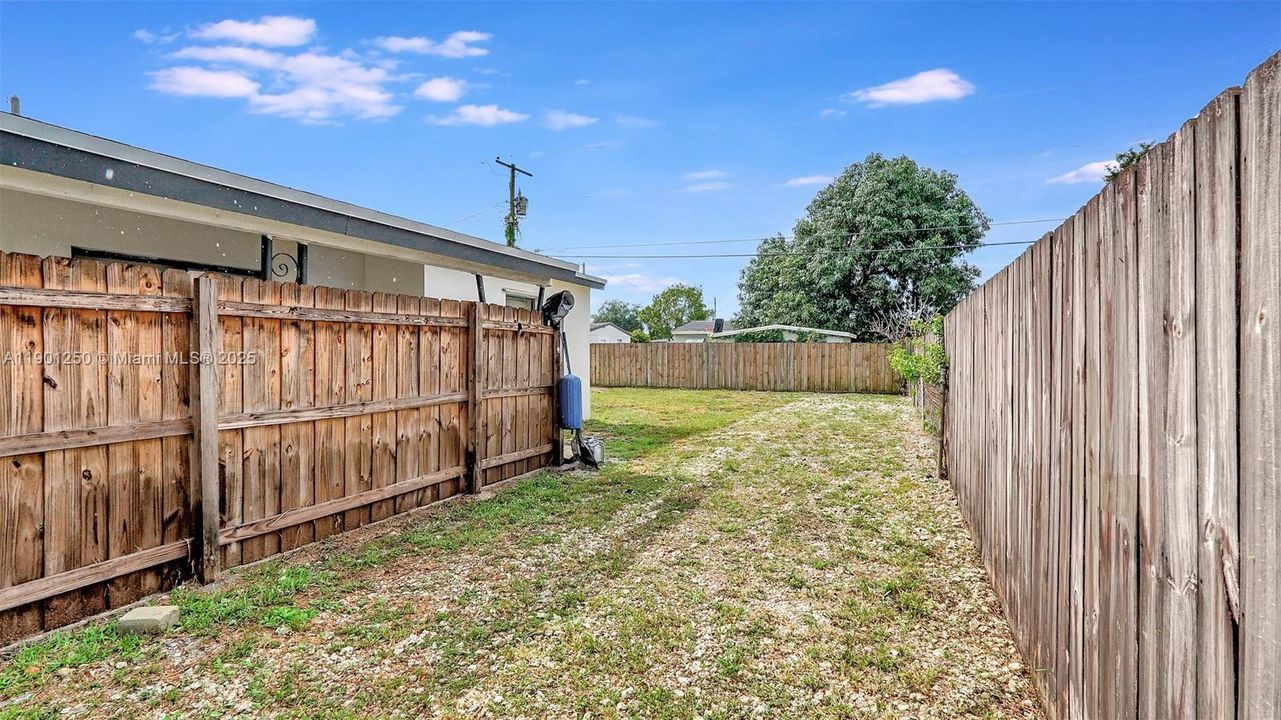 В аренду: $2,700 (2 спален, 1 ванн, 1000 Квадратных фут)