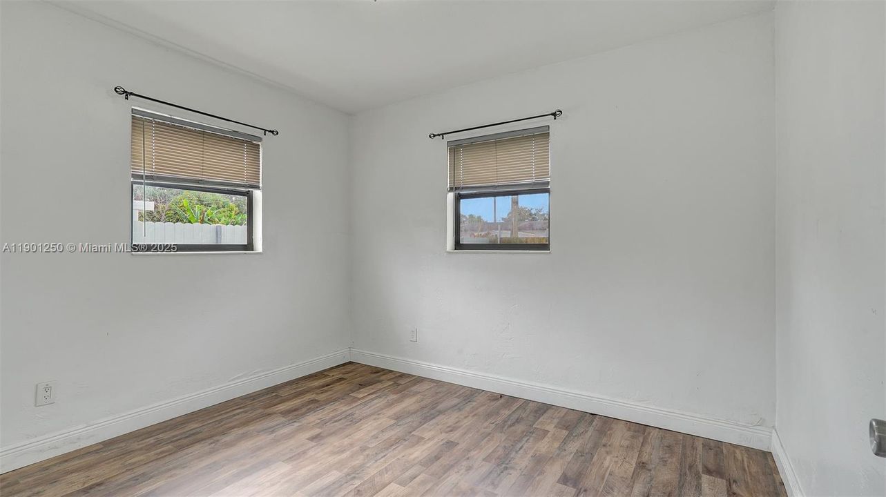 В аренду: $2,700 (2 спален, 1 ванн, 1000 Квадратных фут)