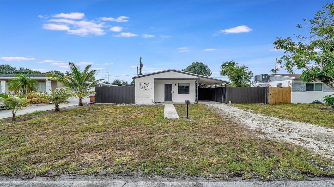 В аренду: $2,700 (2 спален, 1 ванн, 1000 Квадратных фут)