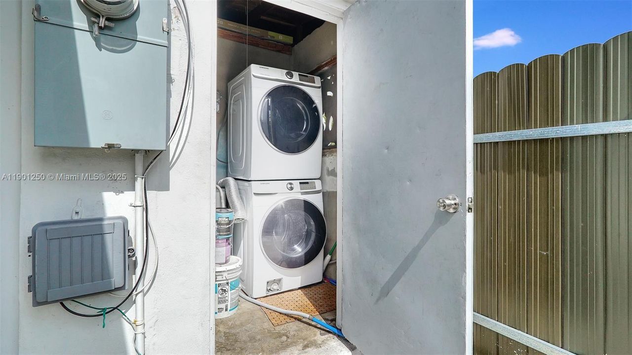 В аренду: $2,700 (2 спален, 1 ванн, 1000 Квадратных фут)