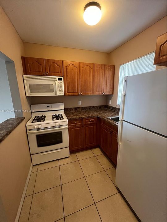 For Rent: $1,670 (1 beds, 1 baths, 575 Square Feet)