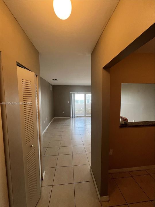 For Rent: $1,670 (1 beds, 1 baths, 575 Square Feet)