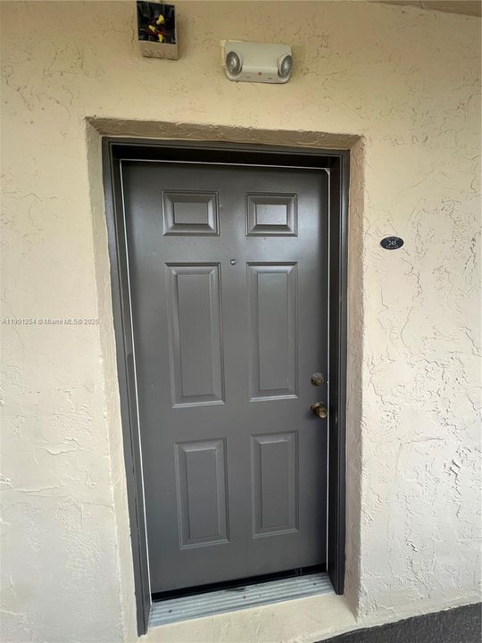 For Rent: $1,670 (1 beds, 1 baths, 575 Square Feet)