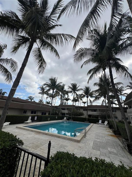 For Rent: $1,670 (1 beds, 1 baths, 575 Square Feet)