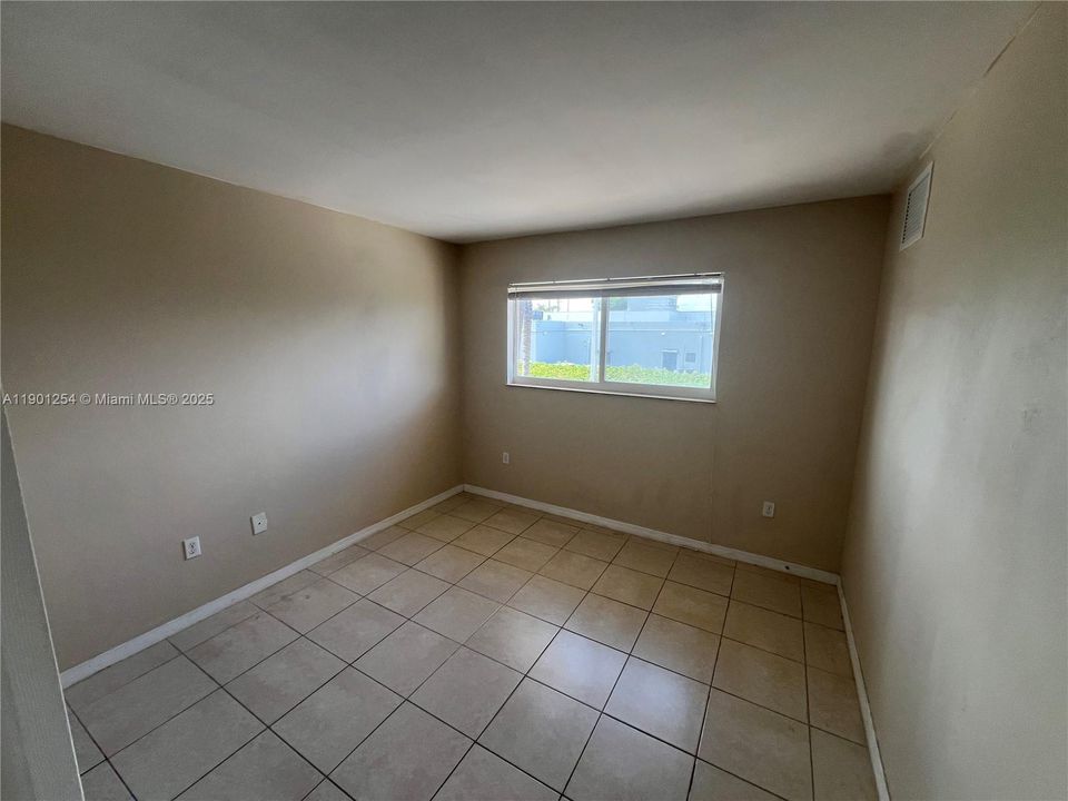 For Rent: $1,670 (1 beds, 1 baths, 575 Square Feet)
