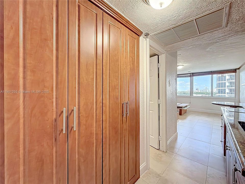 En Venta: $107,500 (0 camas, 1 baños, 360 Pies cuadrados)