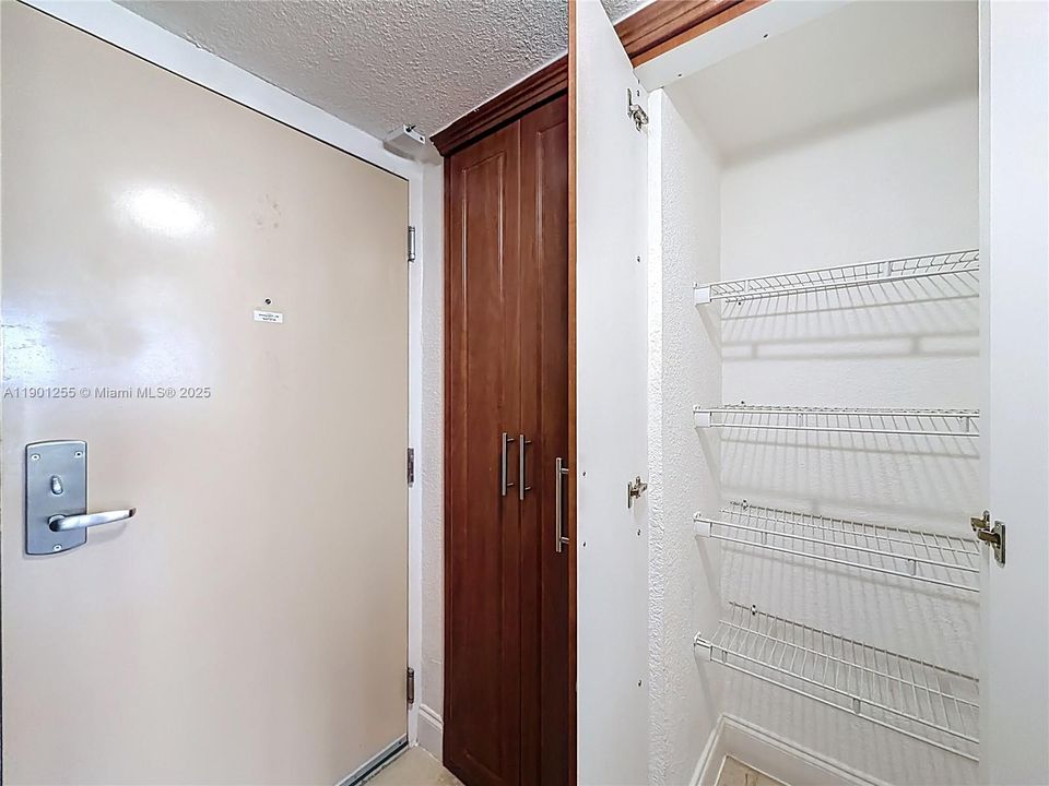 En Venta: $107,500 (0 camas, 1 baños, 360 Pies cuadrados)