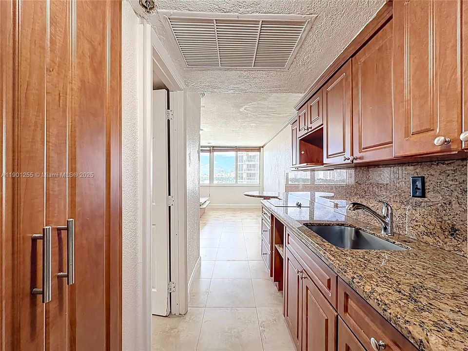 En Venta: $107,500 (0 camas, 1 baños, 360 Pies cuadrados)