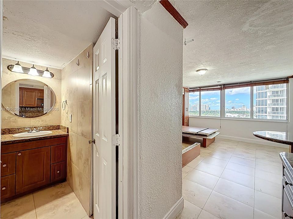 En Venta: $107,500 (0 camas, 1 baños, 360 Pies cuadrados)