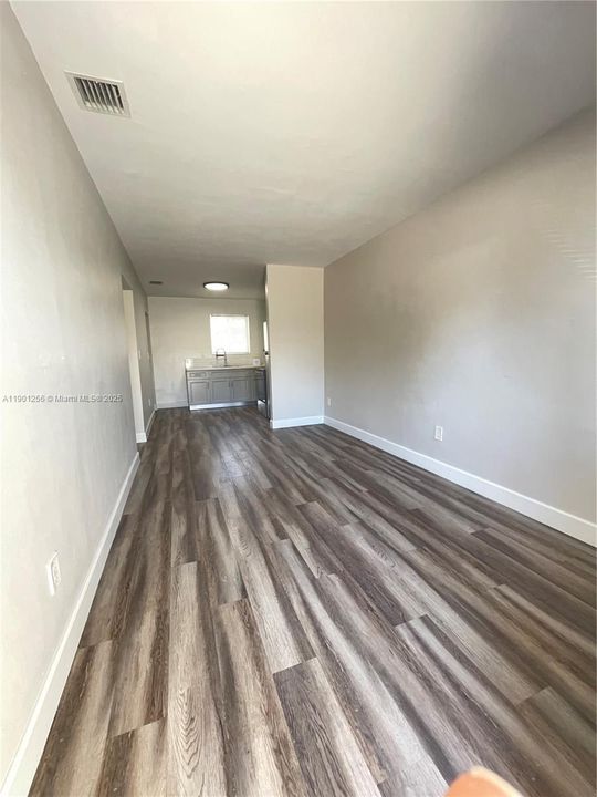 For Rent: $2,600 (3 beds, 2 baths, 800 Square Feet)