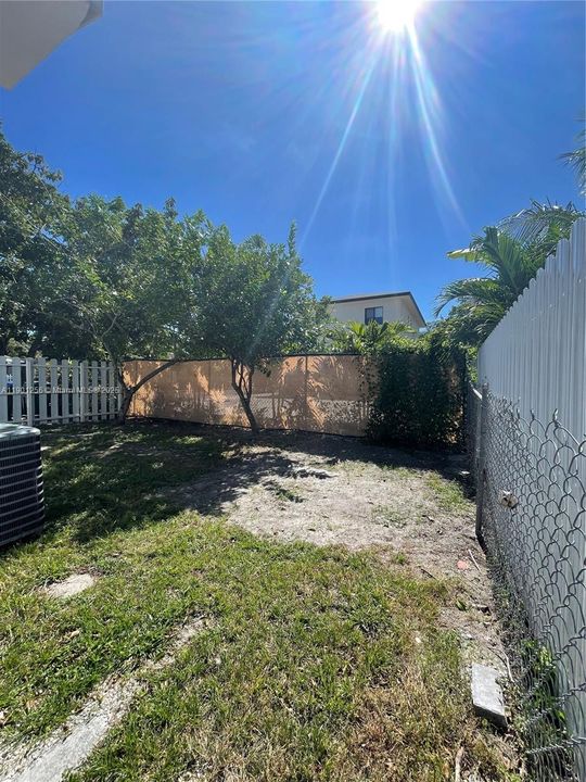 For Rent: $2,600 (3 beds, 2 baths, 800 Square Feet)