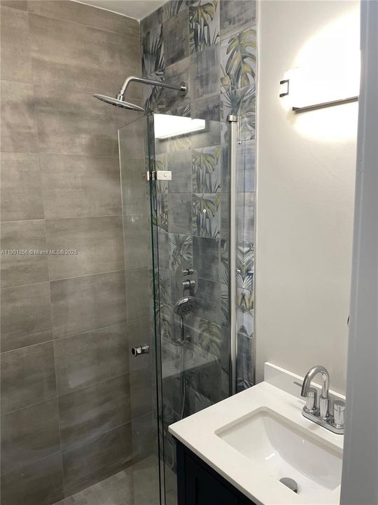 For Rent: $2,600 (3 beds, 2 baths, 800 Square Feet)