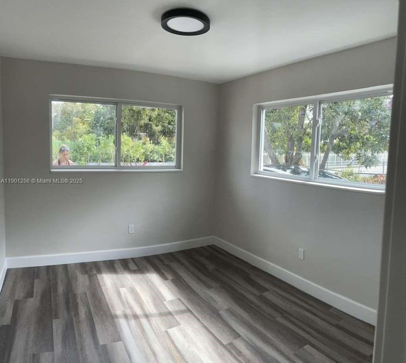 For Rent: $2,600 (3 beds, 2 baths, 800 Square Feet)