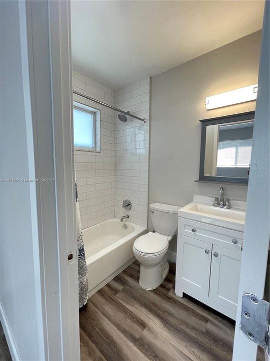 For Rent: $2,600 (3 beds, 2 baths, 800 Square Feet)