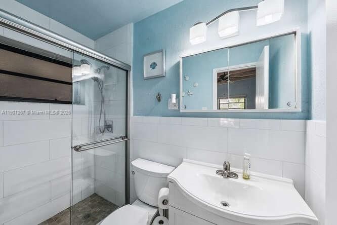 For Rent: $3,500 (3 beds, 2 baths, 1456 Square Feet)