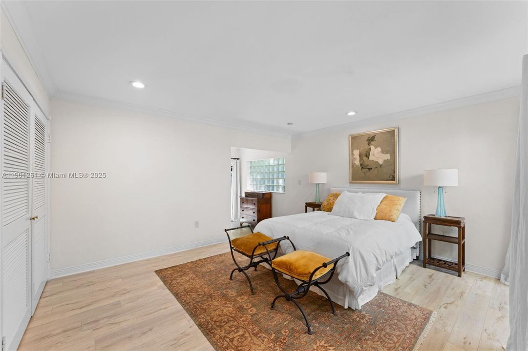 合同活跃: $1,995,000 (3 贝兹, 2 浴室, 1745 平方英尺)