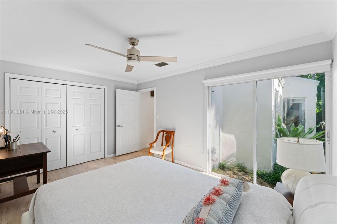 合同活跃: $1,995,000 (3 贝兹, 2 浴室, 1745 平方英尺)