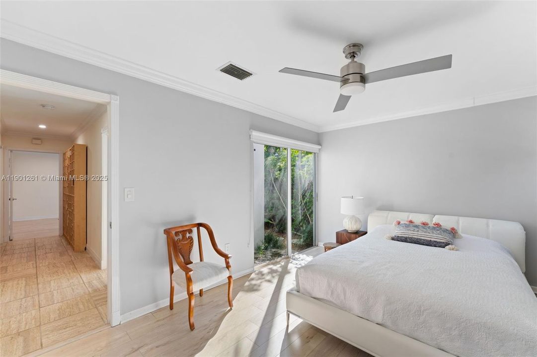 合同活跃: $1,995,000 (3 贝兹, 2 浴室, 1745 平方英尺)