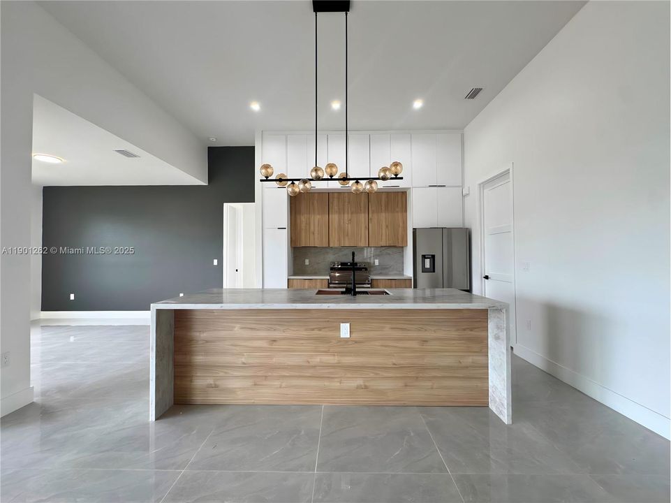 待售: $459,999 (4 贝兹, 3 浴室, 1905 平方英尺)