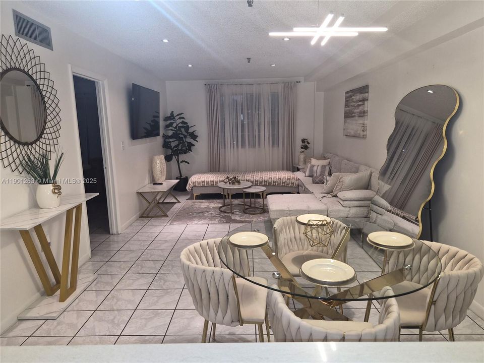 For Rent: $2,950 (1 beds, 1 baths, 676 Square Feet)