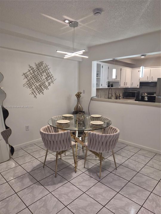 For Rent: $2,950 (1 beds, 1 baths, 676 Square Feet)