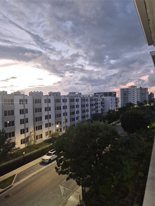 For Rent: $2,950 (1 beds, 1 baths, 676 Square Feet)