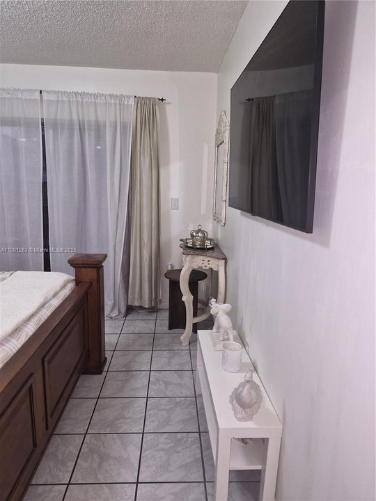 For Rent: $2,950 (1 beds, 1 baths, 676 Square Feet)