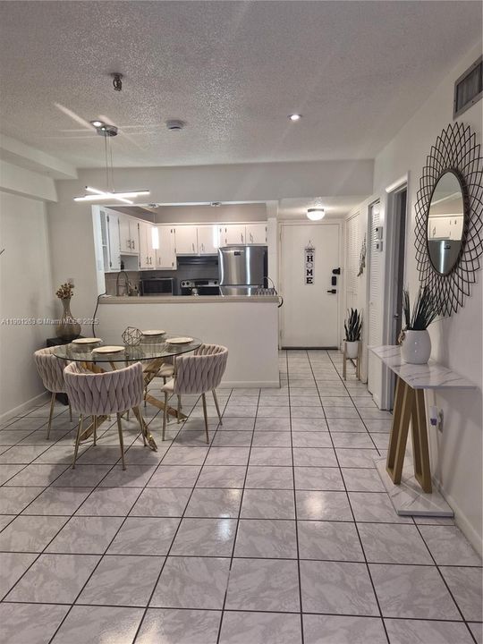 For Rent: $2,950 (1 beds, 1 baths, 676 Square Feet)