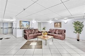 For Rent: $2,950 (1 beds, 1 baths, 676 Square Feet)