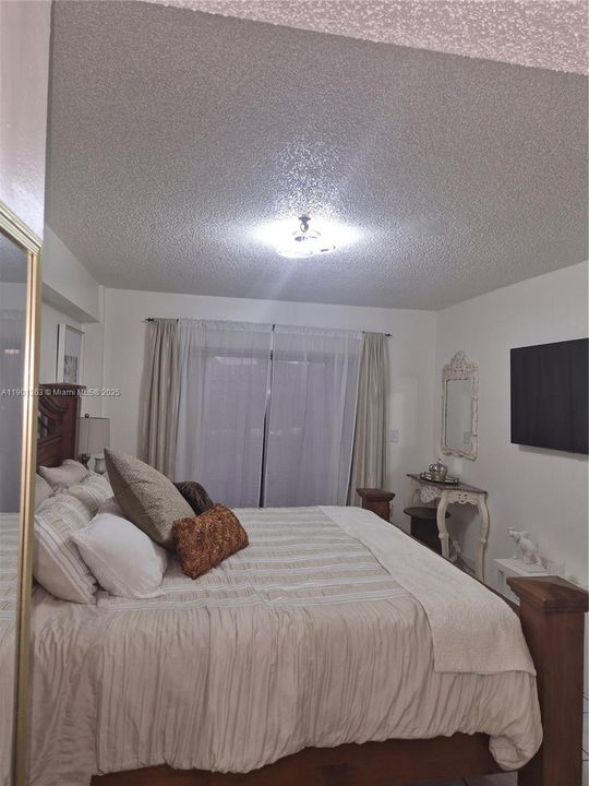 For Rent: $2,950 (1 beds, 1 baths, 676 Square Feet)