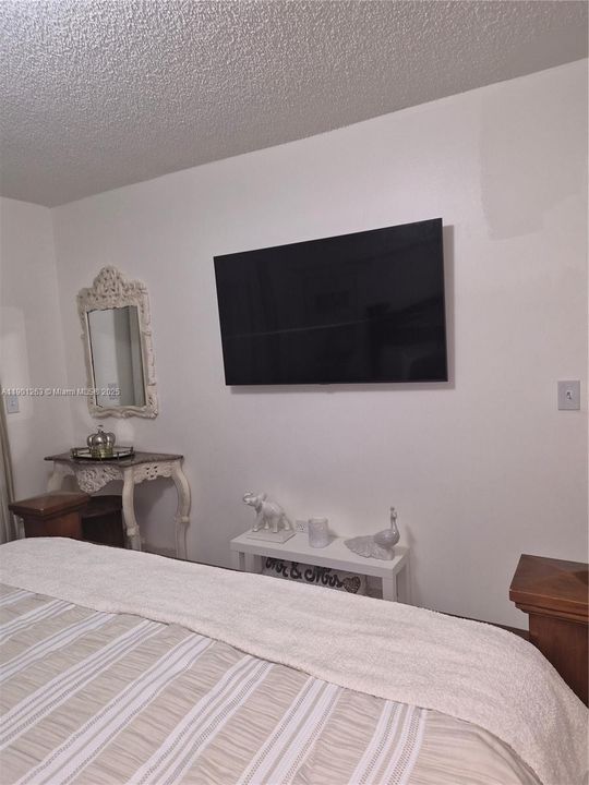 For Rent: $2,950 (1 beds, 1 baths, 676 Square Feet)
