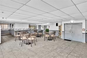 For Rent: $2,950 (1 beds, 1 baths, 676 Square Feet)