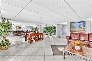 For Rent: $2,950 (1 beds, 1 baths, 676 Square Feet)