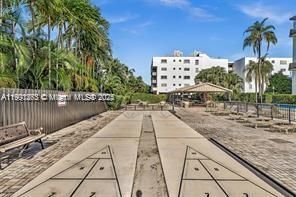 For Rent: $2,950 (1 beds, 1 baths, 676 Square Feet)