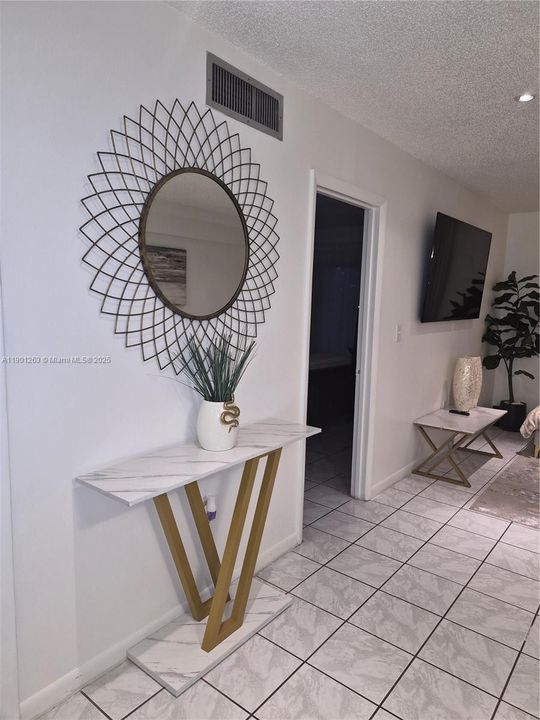 For Rent: $2,950 (1 beds, 1 baths, 676 Square Feet)