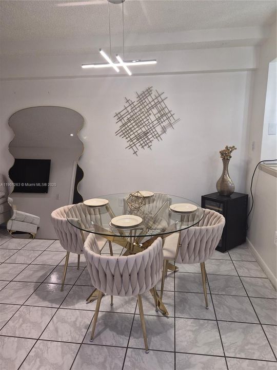 For Rent: $2,950 (1 beds, 1 baths, 676 Square Feet)