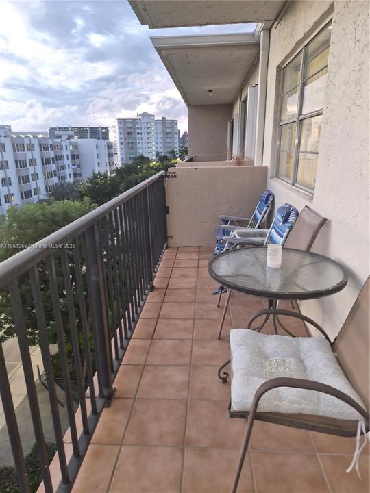 For Rent: $2,950 (1 beds, 1 baths, 676 Square Feet)