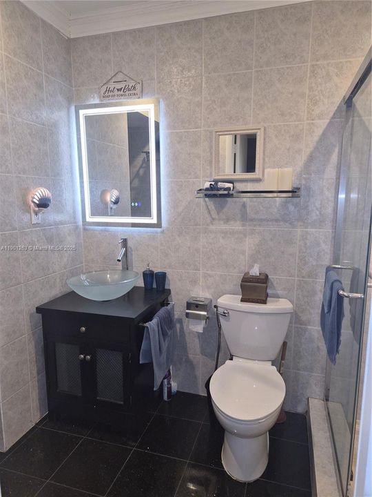 For Rent: $2,950 (1 beds, 1 baths, 676 Square Feet)