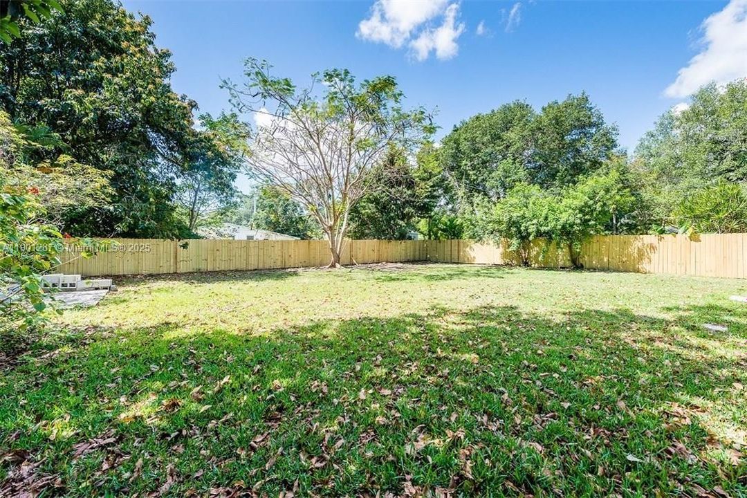 For Sale: $1,125,000 (3 beds, 2 baths, 1287 Square Feet)