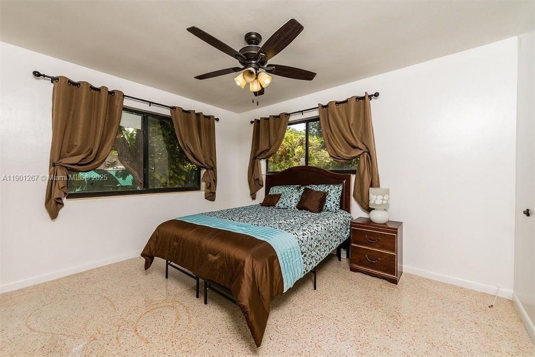 For Sale: $1,125,000 (3 beds, 2 baths, 1287 Square Feet)