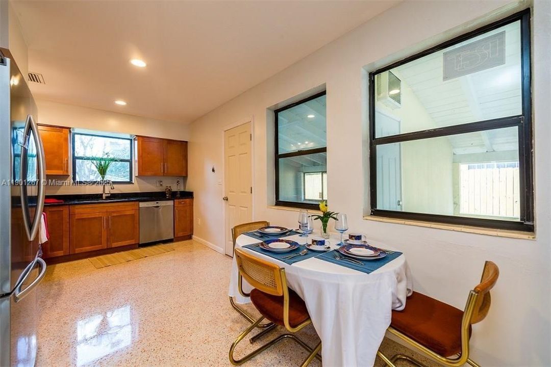 For Sale: $1,125,000 (3 beds, 2 baths, 1287 Square Feet)