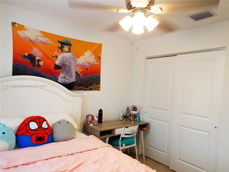 For Sale: $350,000 (4 beds, 3 baths, 1374 Square Feet)