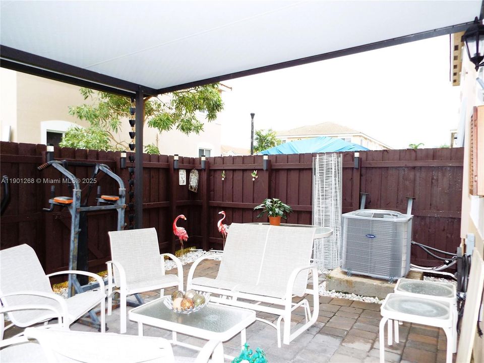 For Sale: $350,000 (4 beds, 3 baths, 1374 Square Feet)