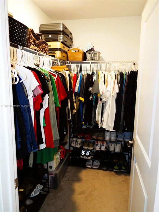 For Sale: $350,000 (4 beds, 3 baths, 1374 Square Feet)