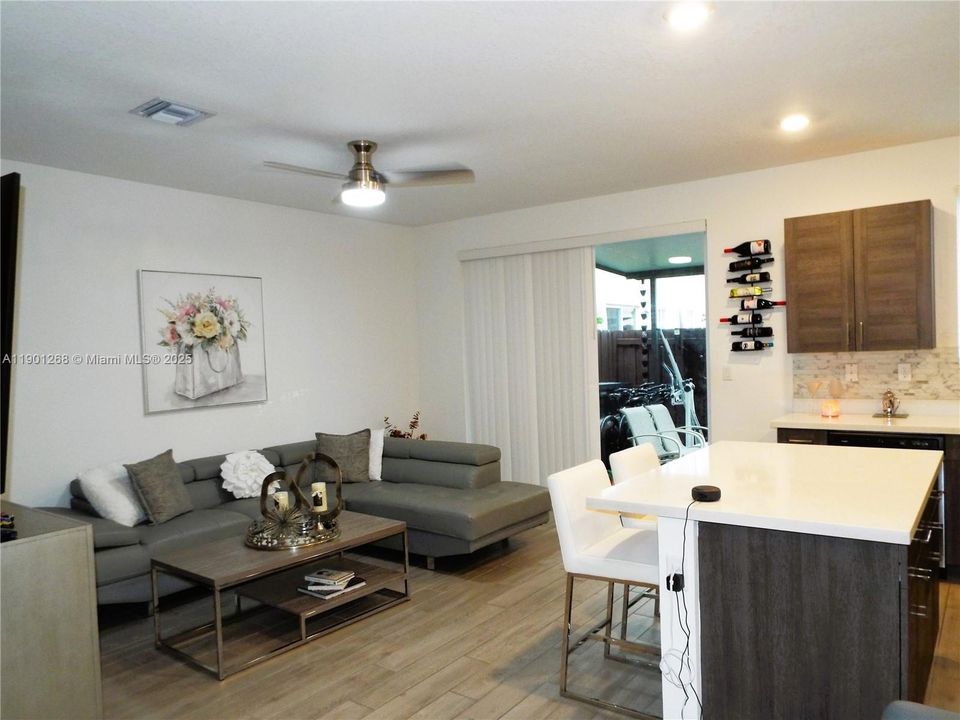 For Sale: $350,000 (4 beds, 3 baths, 1374 Square Feet)