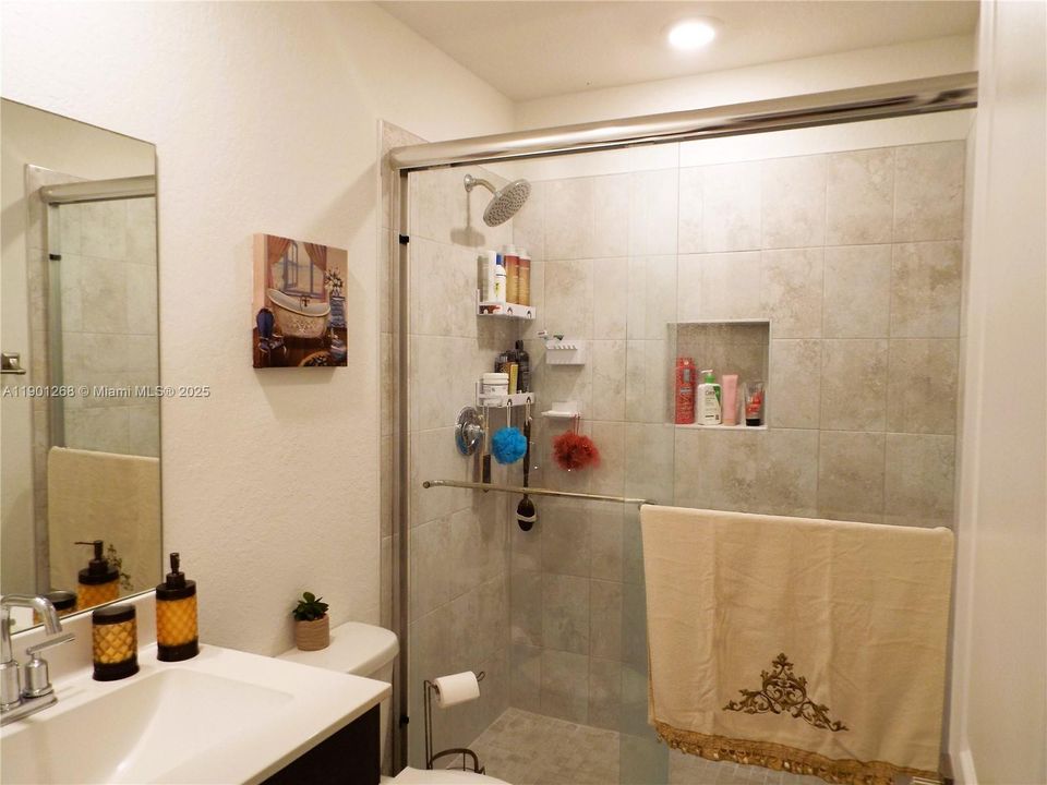 For Sale: $350,000 (4 beds, 3 baths, 1374 Square Feet)