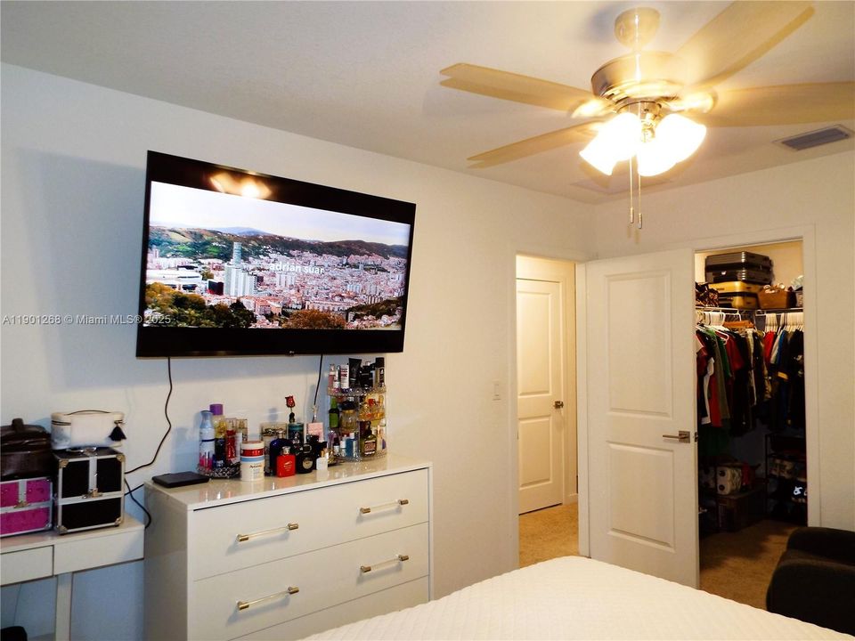 For Sale: $350,000 (4 beds, 3 baths, 1374 Square Feet)